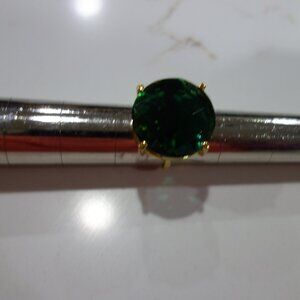 Beautiful Vintage Green Stone 3/4" Diameter Size 7 Women's Ring 4 Prong New